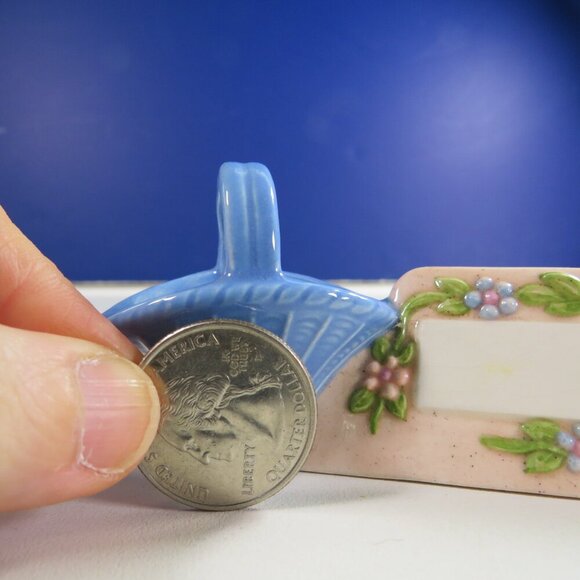 Ceramic White w Gold Picture Frame, (2) Ceramic Place cards Embossed Floral - Picture 4 of 14